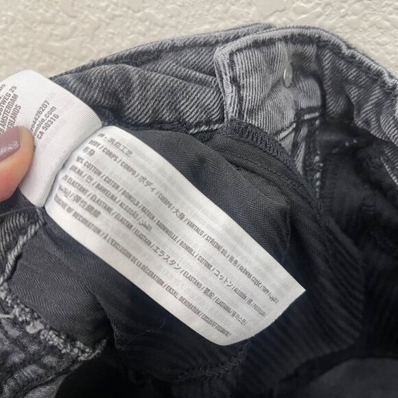 Hollister Ultra High Rise Black Distressed Denim Mom Jeans Pants Juniors size 1 - Picture 7 of 8